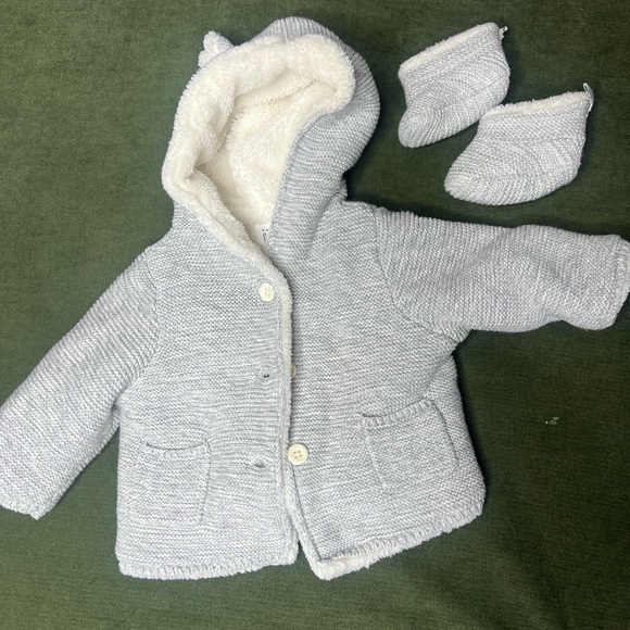 GAP 3-6 M Gray Knit Baby Jacket and Booties with Cream Lining - Picture 1 of 3